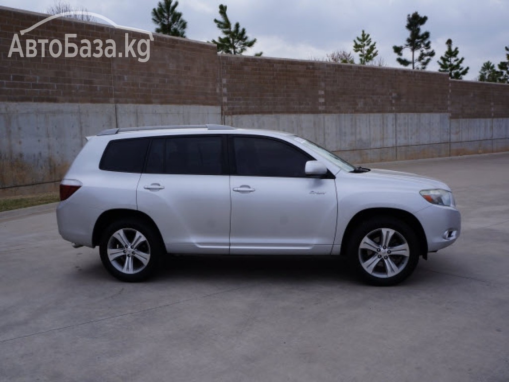 Toyota Highlander 2011 года за ~840 800 сом