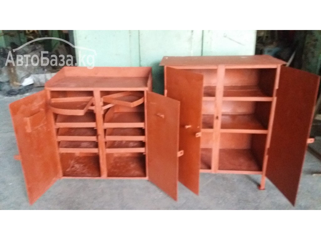 Продаю металлические стеллажи (СССР) и шкафы