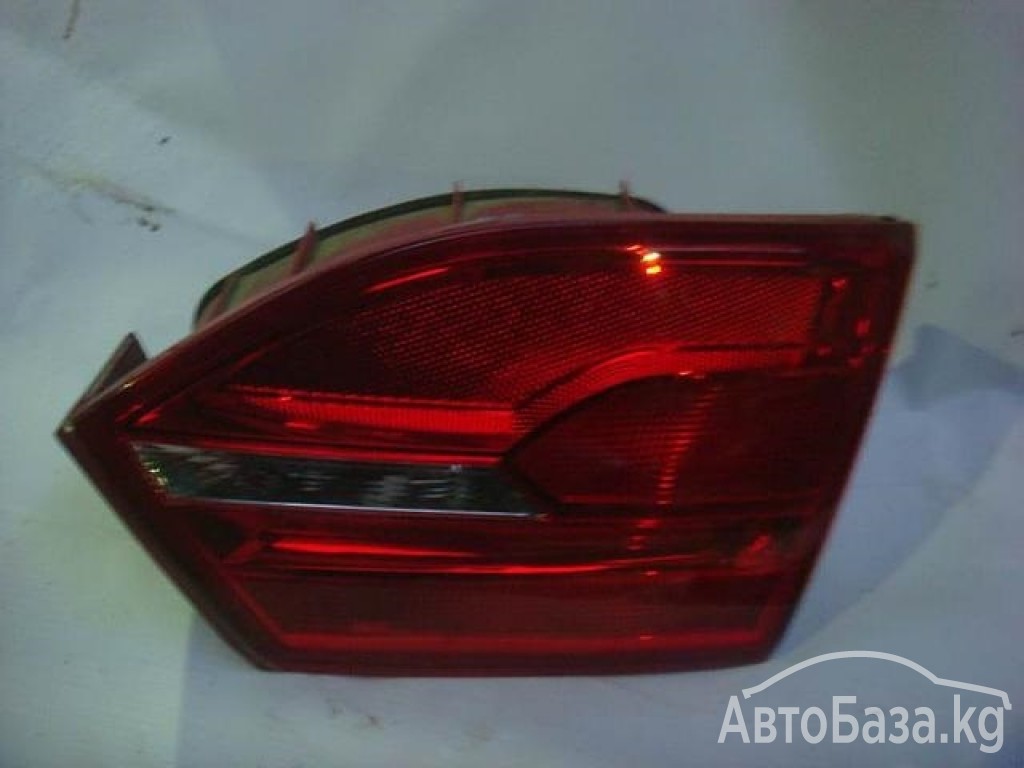 Фонарь задний правый внутренний для Volkswagen Jetta 6 2011-2016 г.в.
Арти