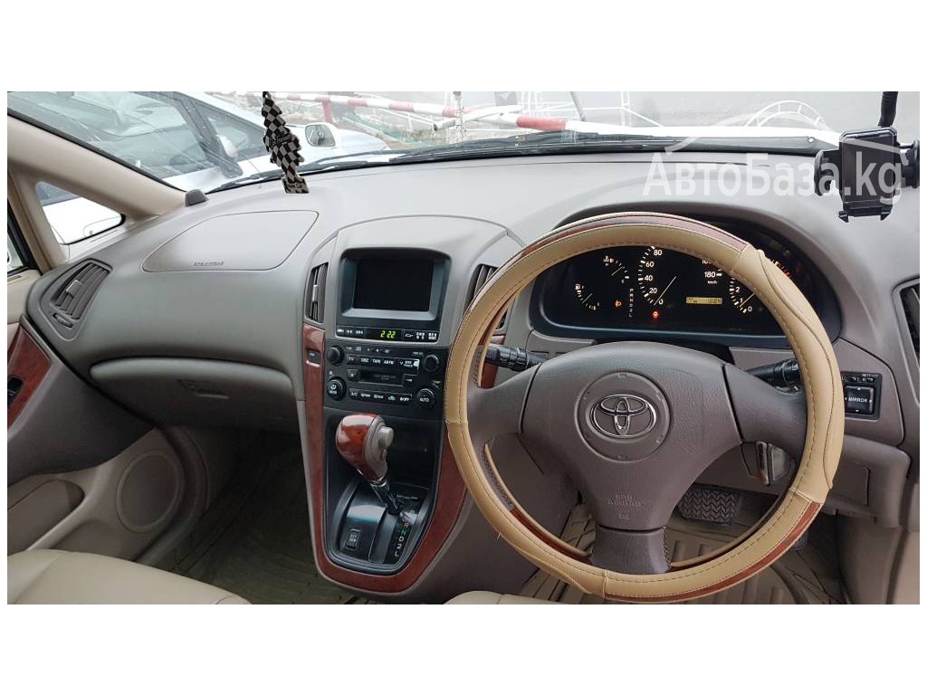 Toyota Harrier 2002 года за ~681 900 руб.