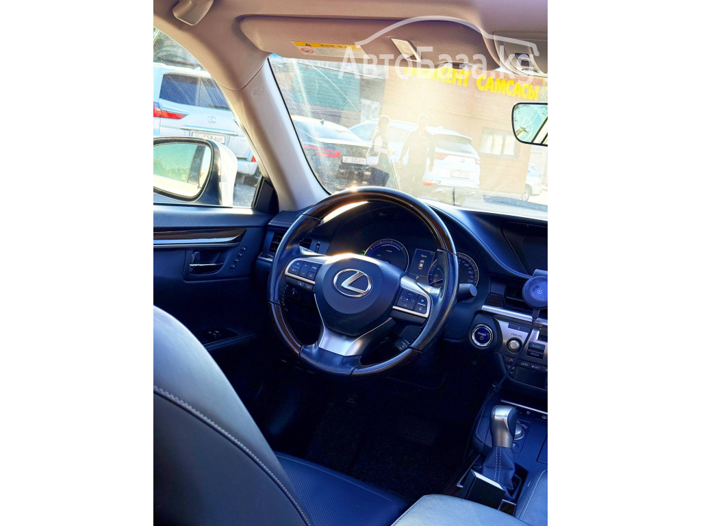 Lexus ES 2016 года за ~2 235 800 руб.