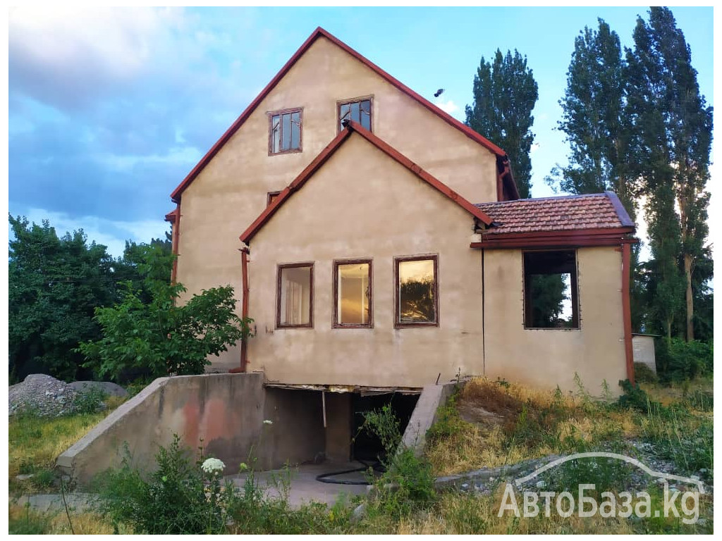 Срочно продаётся трехуровневый дом в Иссык-Атинском районе, с.Тельман