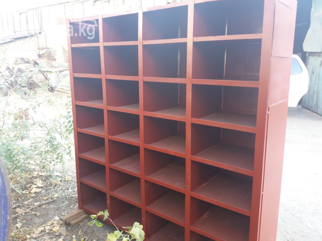 Продаю металлические стеллажи (СССР) и шкафы