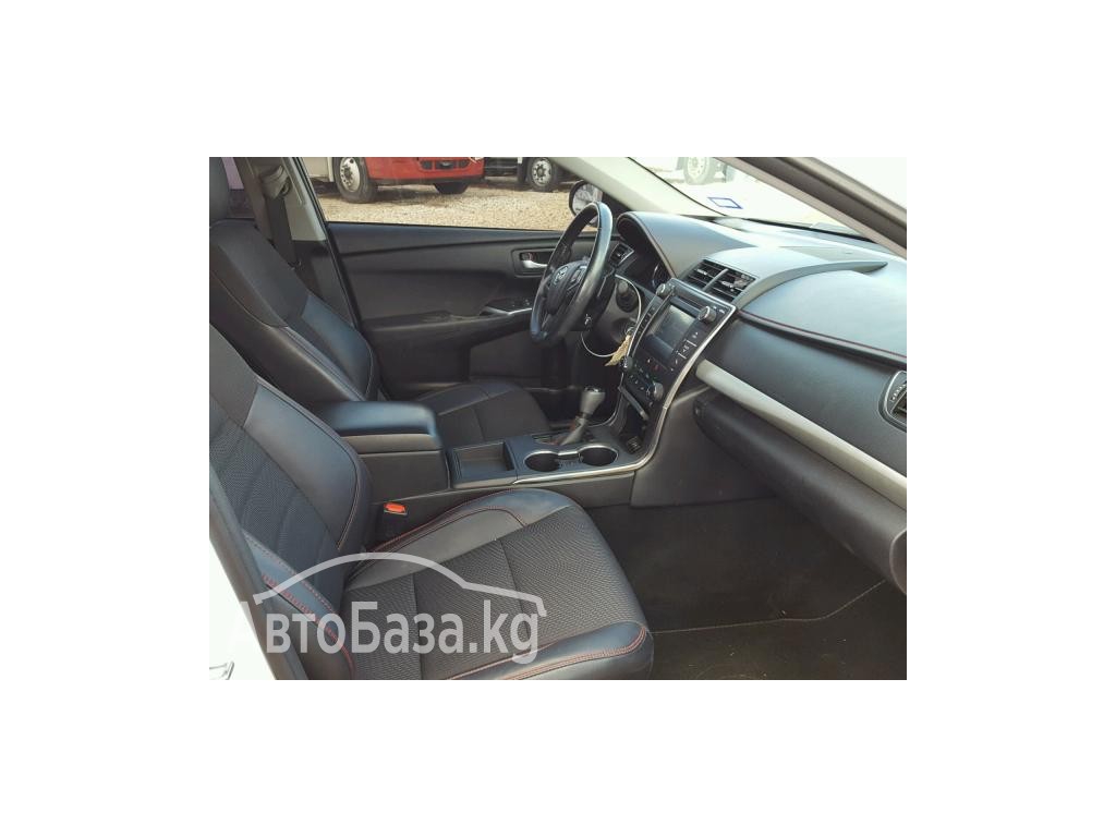 Toyota Camry 2016 года за 964 000 сом