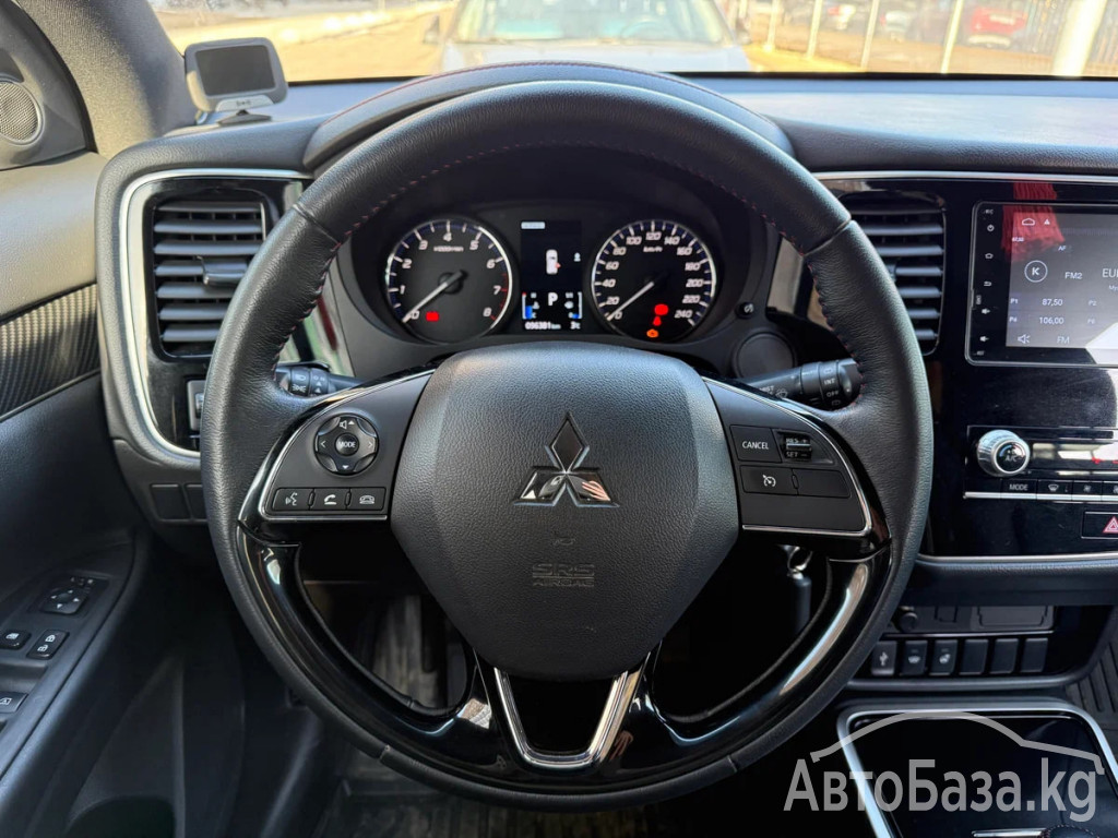Mitsubishi Outlander 2017 года за ~2 061 500 сом