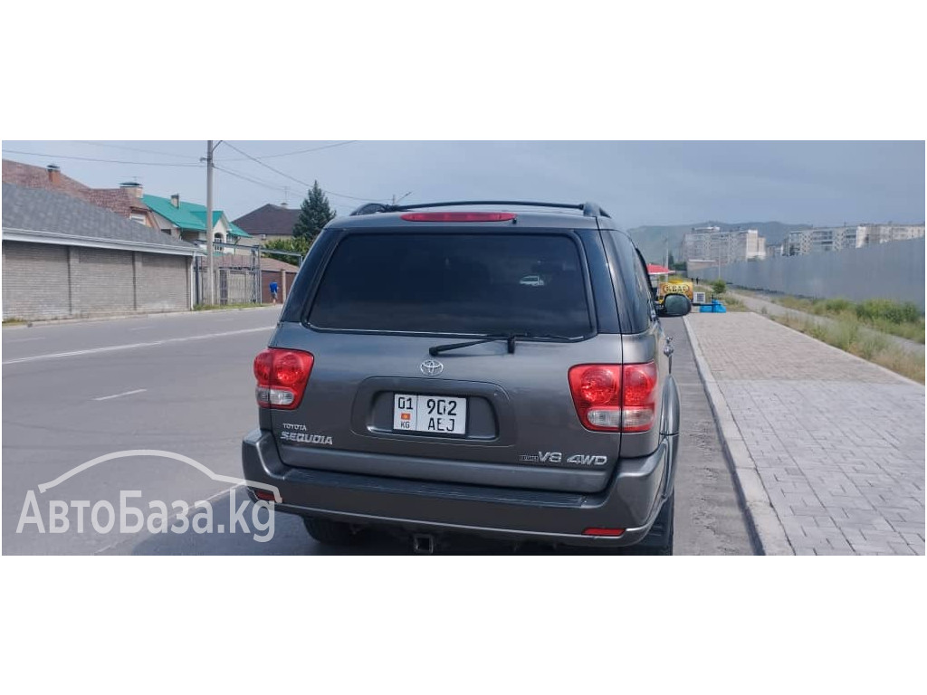 Toyota Sequoia 2004 года за 1 800 000 сом