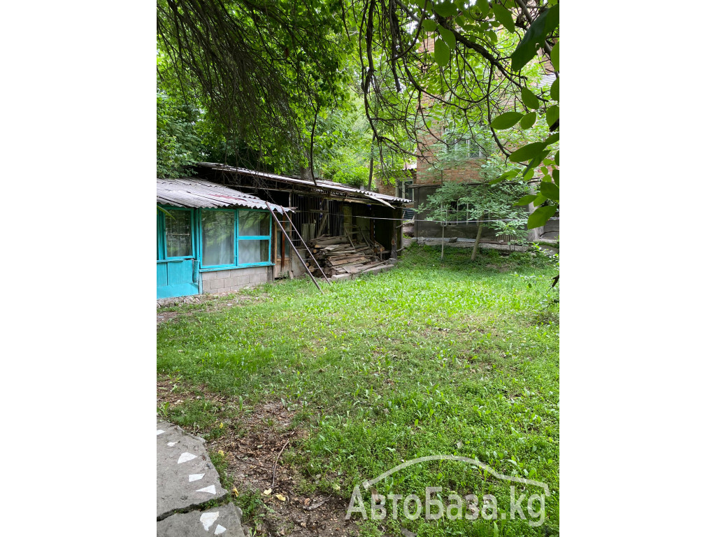 Продаю 2х этажный, кирпичный дом, по адресу с. Аламедин, ул. Молодежная