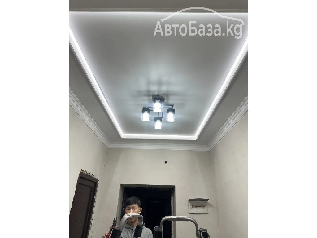 Современные натяжные потолки с встраиваемым освещением