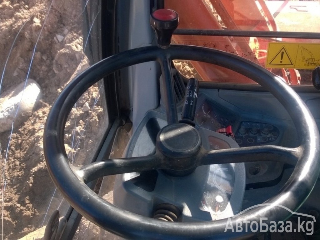 Экскаватор Hitachi EX215W