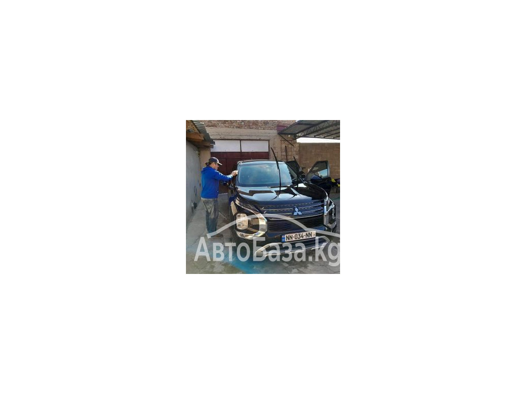 Mitsubishi Outlander 2017 года за ~2 105 300 сом