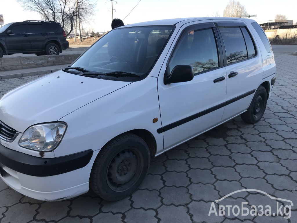 Toyota Raum 2000 года за ~293 200 сом