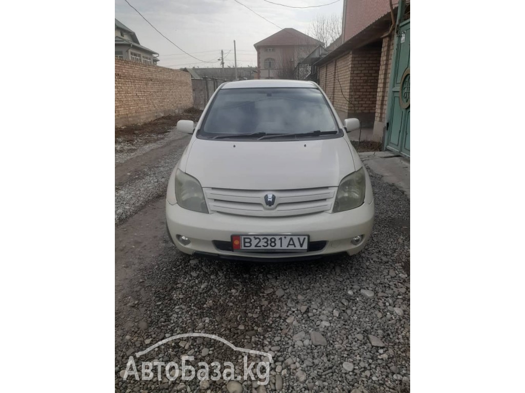 Toyota Ist 2004 года за 320 000 сом