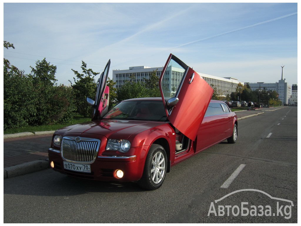 Chrysler 300C 2008 года за ~3 234 100 руб.