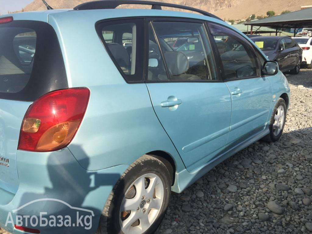 Toyota Corolla Verso 2004 года за 680 000 сом