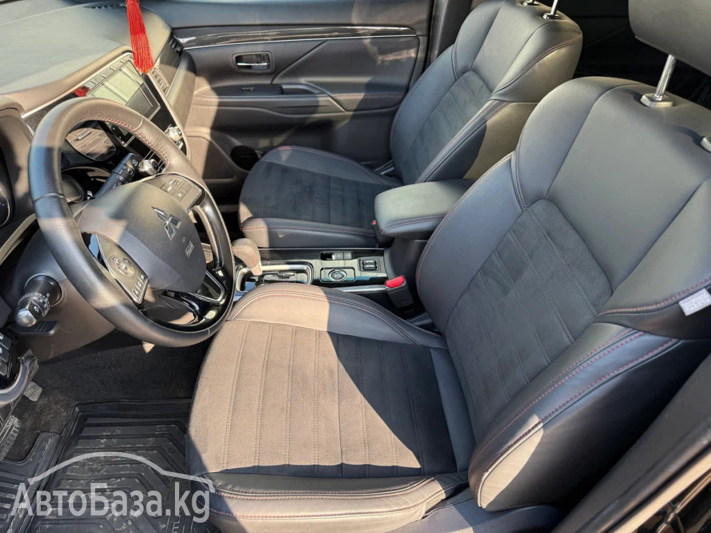 Mitsubishi Outlander 2017 года за ~2 061 500 сом