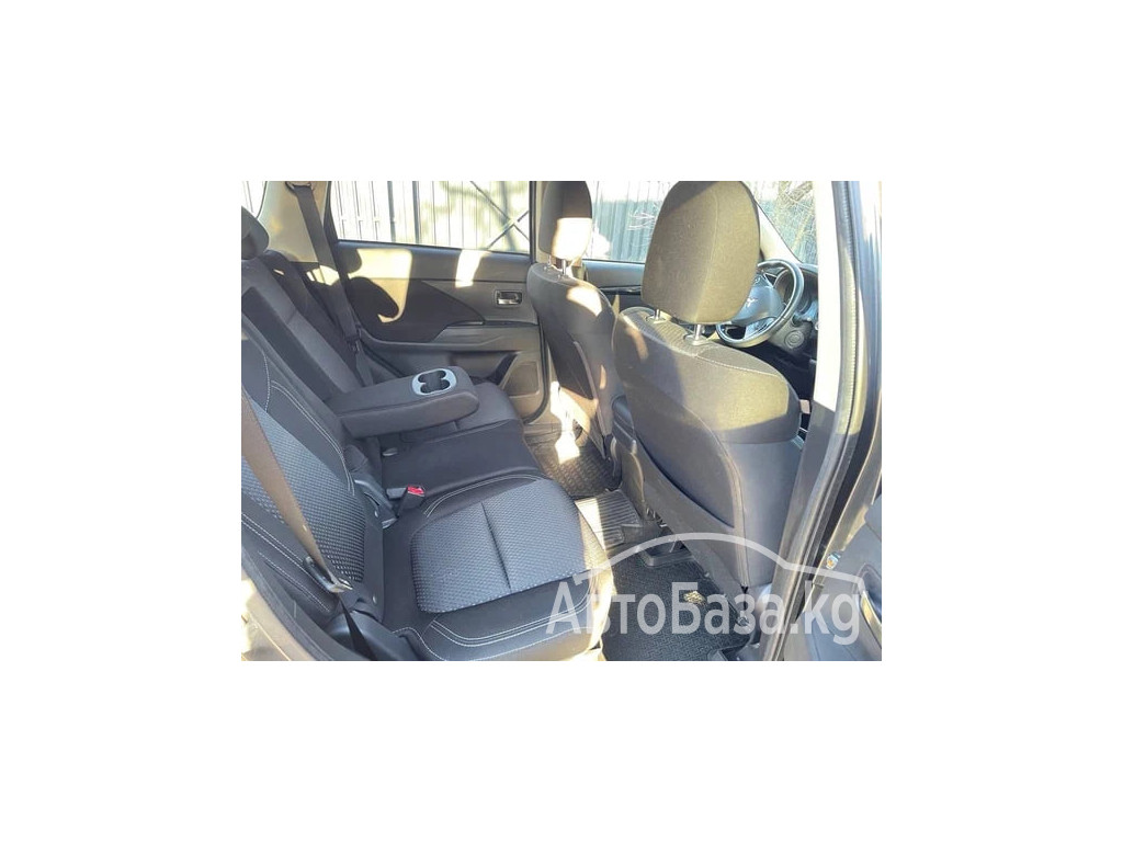 Mitsubishi Outlander 2017 года за ~2 368 500 сом