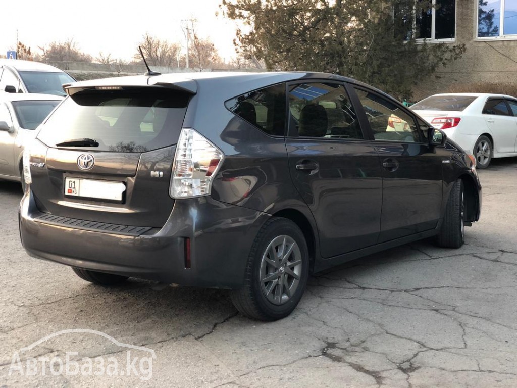 Toyota Prius V 2013 года за ~1 017 700 сом