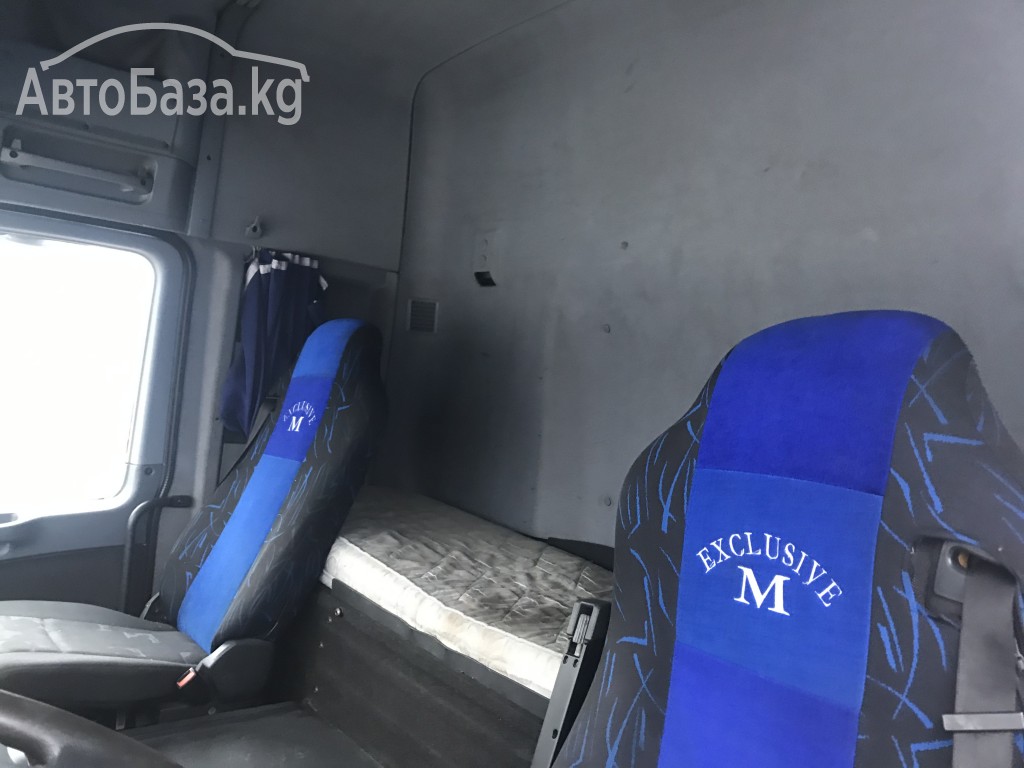 Тягач Mercedes-Benz actros