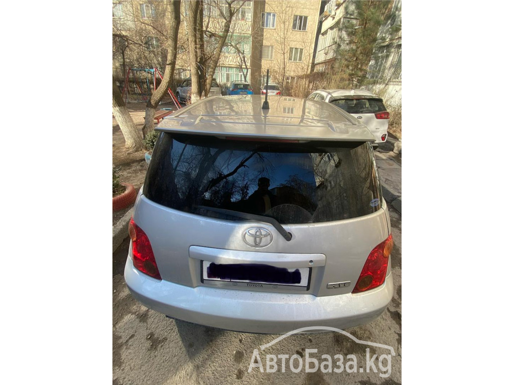 Toyota Ist 2003 года за ~596 500 сом