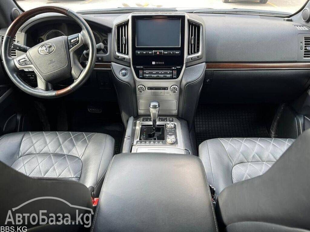 Toyota Land Cruiser 2017 года за ~6 097 600 руб.