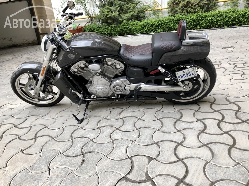  Harley-Davidson V-Rod