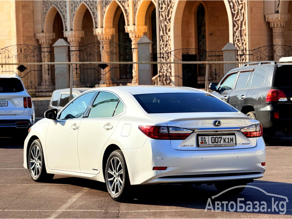 Lexus ES 2016 года за 27 500$