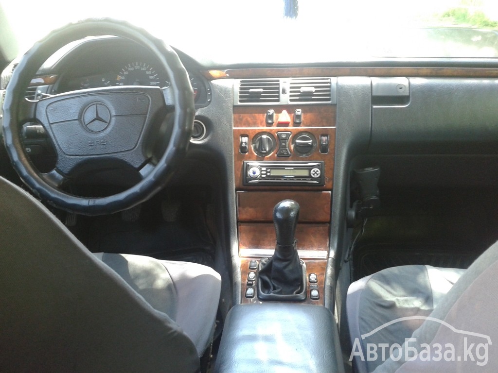Mercedes-Benz E-Класс 1998 года за 300 000 сом