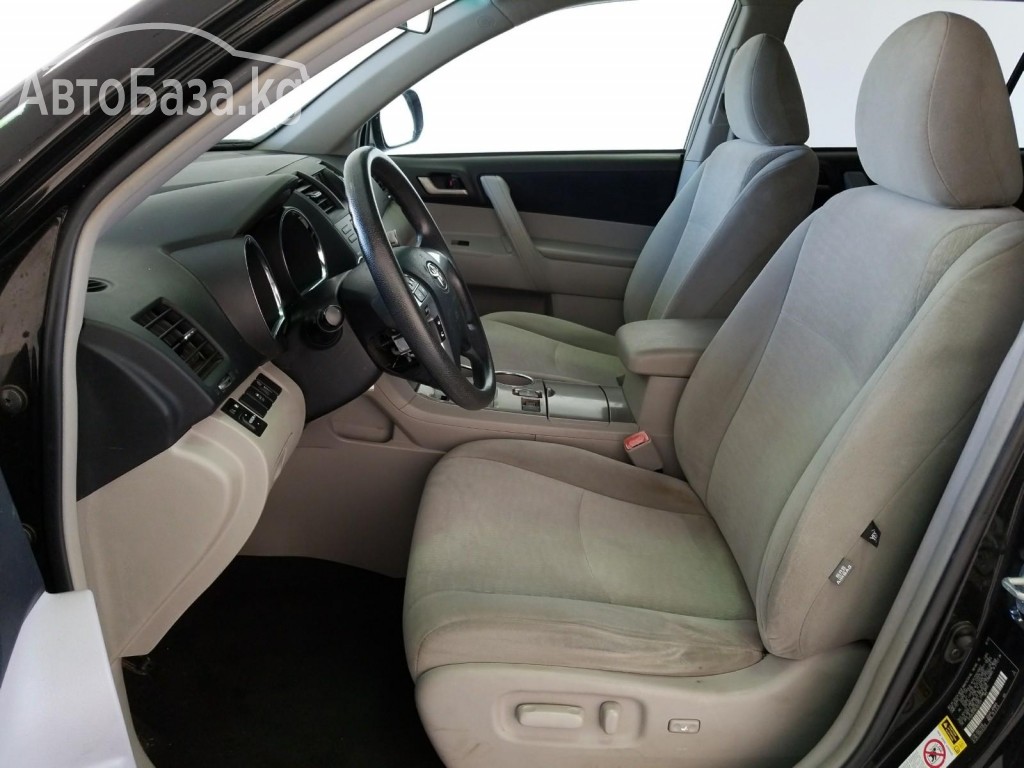 Toyota Highlander 2013 года за ~1 260 900 сом