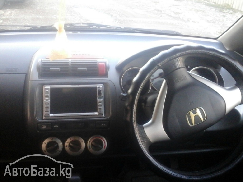 Honda Fit 2005 года за 262 200 сом