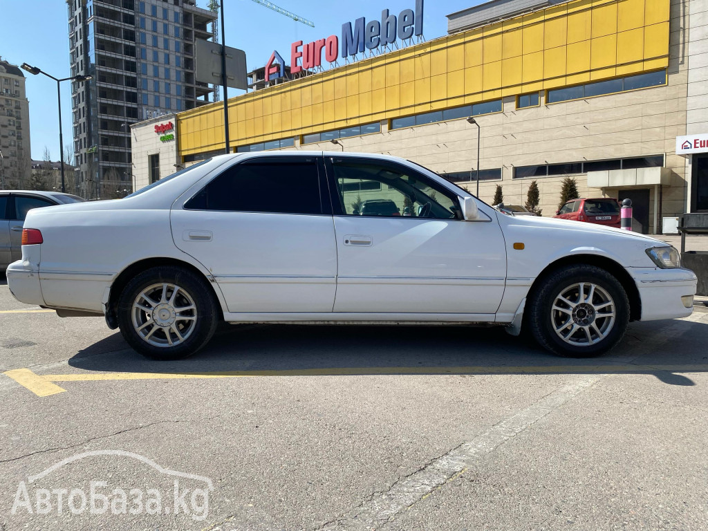 Toyota Camry 2000 года за 3 700$