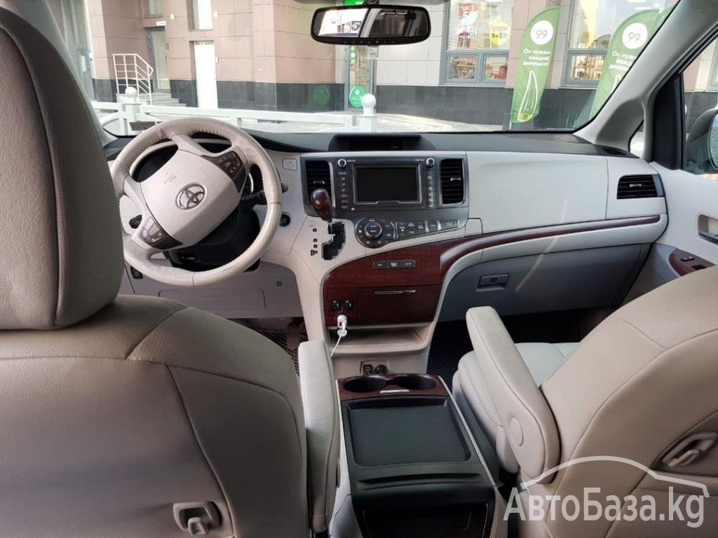 Toyota Sienna 2010 года за ~1 637 200 сом