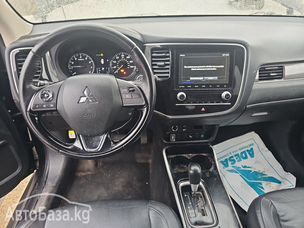 Mitsubishi Outlander 2017 года за 1 900 000 сом