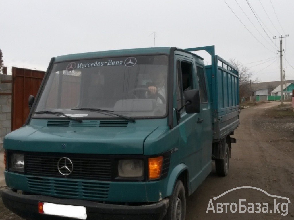 Бортовой Mercedes-Benz 208