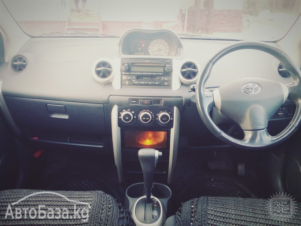 Toyota Ist 2004 года за ~405 200 сом