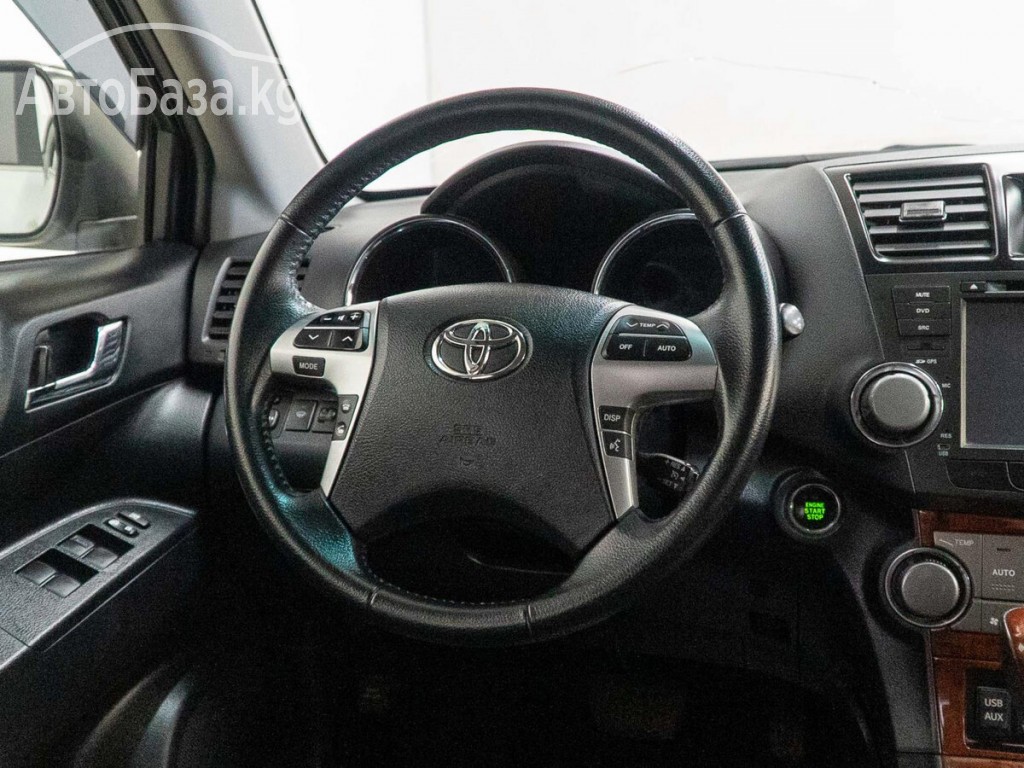 Toyota Highlander 2012 года за ~1 982 400 сом