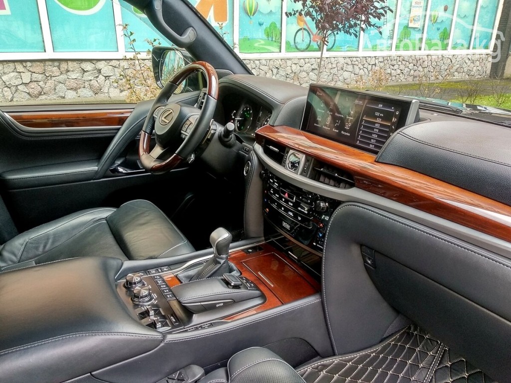 Lexus LX 2017 года за ~6 716 900 сом