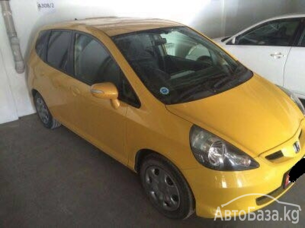 Honda Fit 2005 года за 240 000 сом