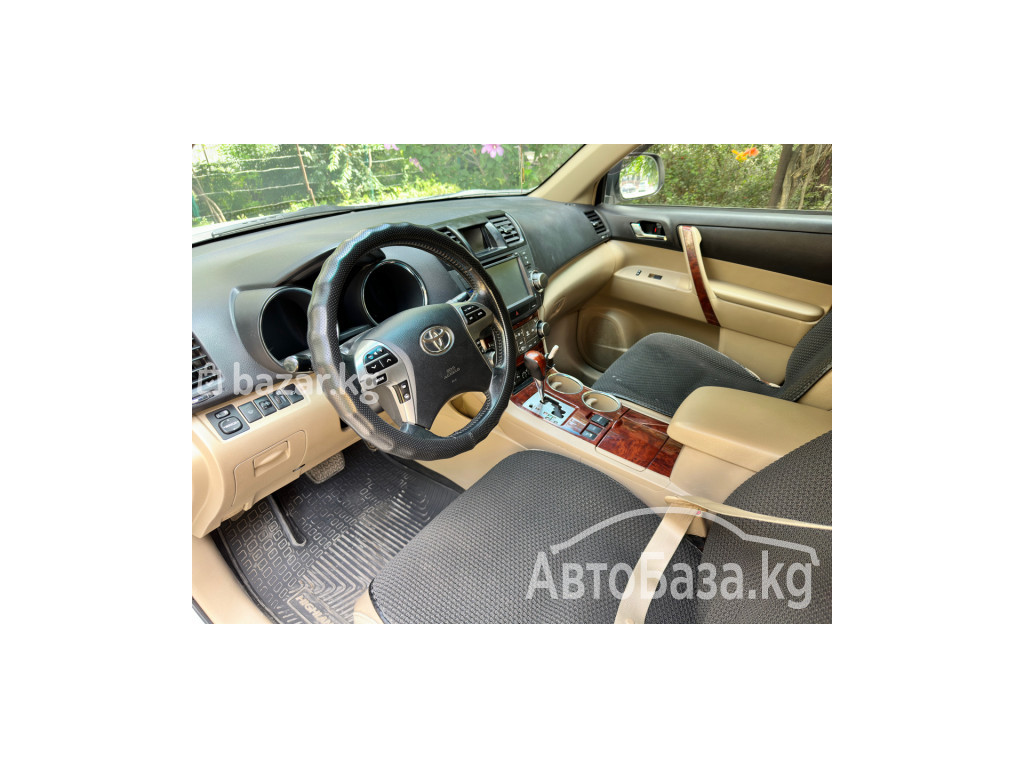 Toyota Highlander 2013 года за ~1 939 700 сом