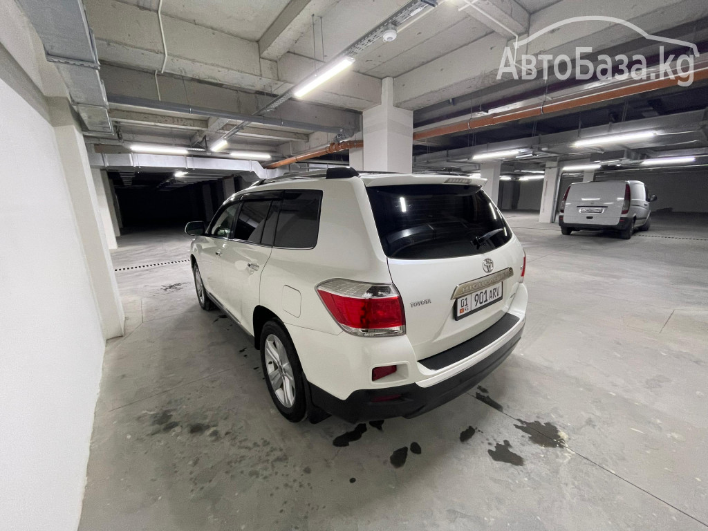 Toyota Highlander 2013 года за ~1 745 700 сом