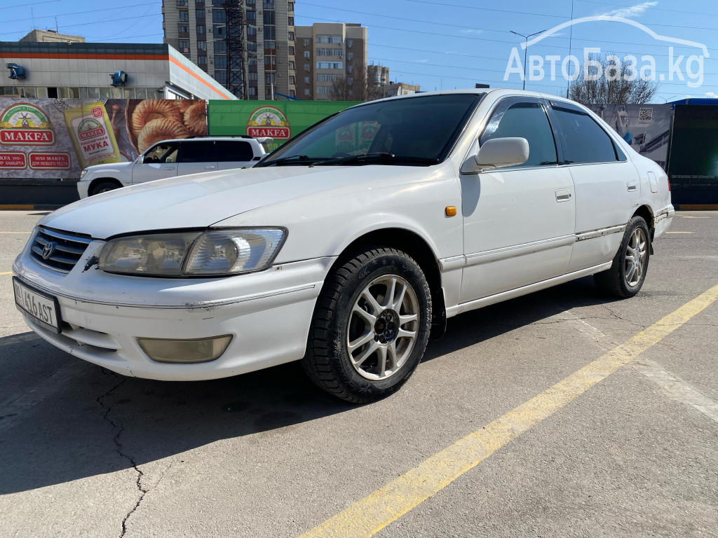 Toyota Camry 2000 года за ~300 900 руб.