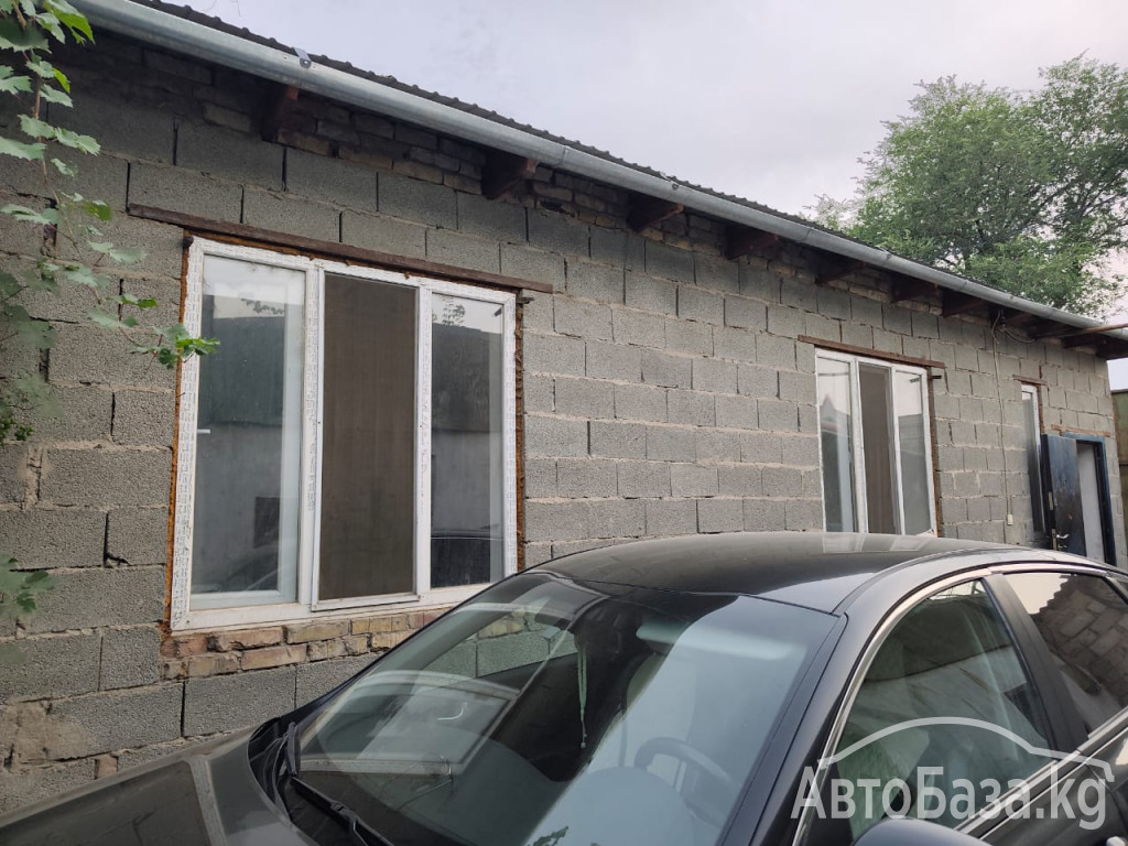 Продаю полдома, в районе Пишпека, по ул. Крылова