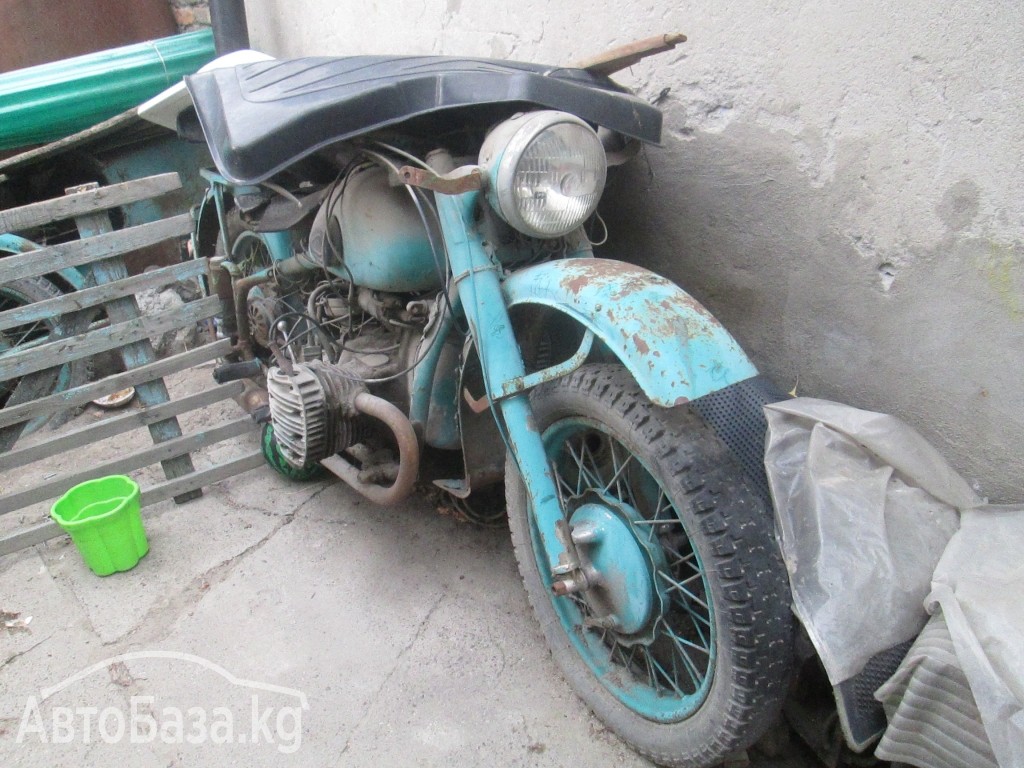 Мотоцикл Урал М72
