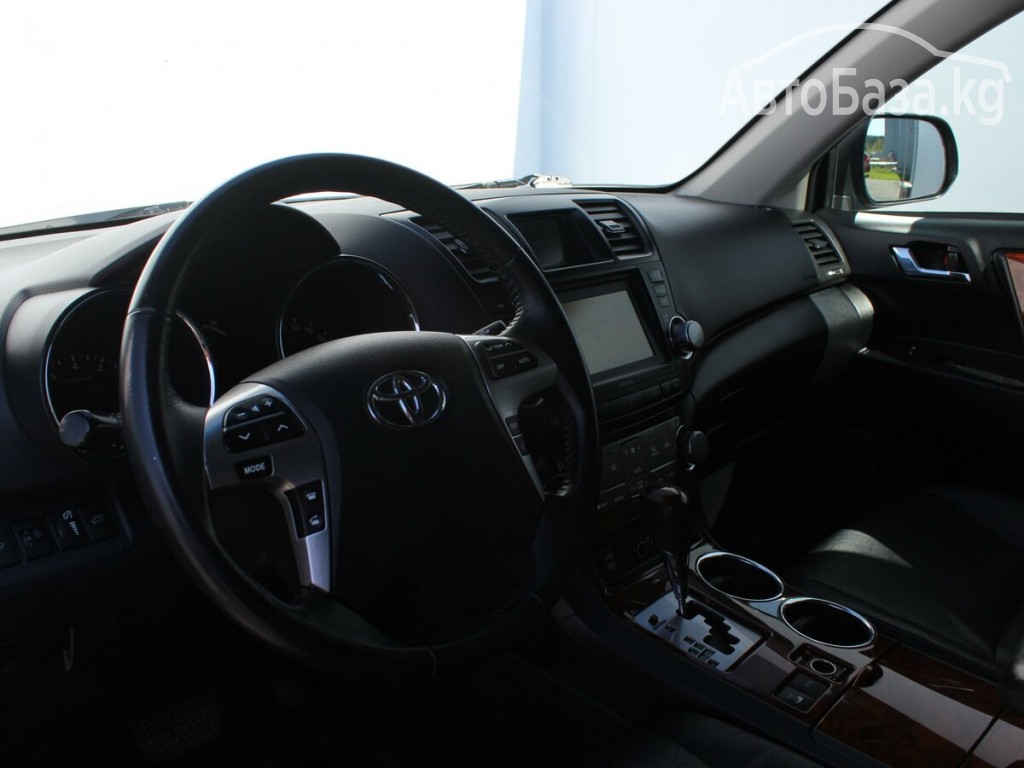 Toyota Highlander 2011 года за ~1 911 600 сом