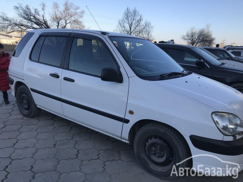 Toyota Raum 2000 года за ~293 200 сом