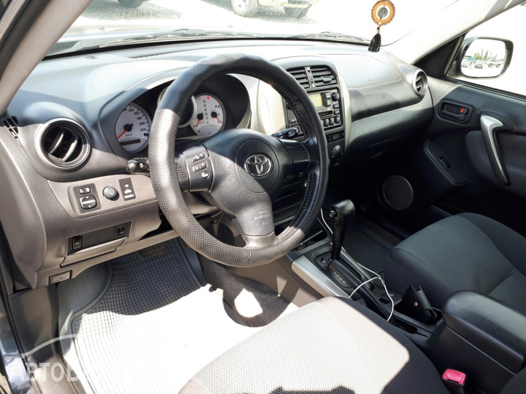 Toyota RAV4 2004 года за ~840 800 сом