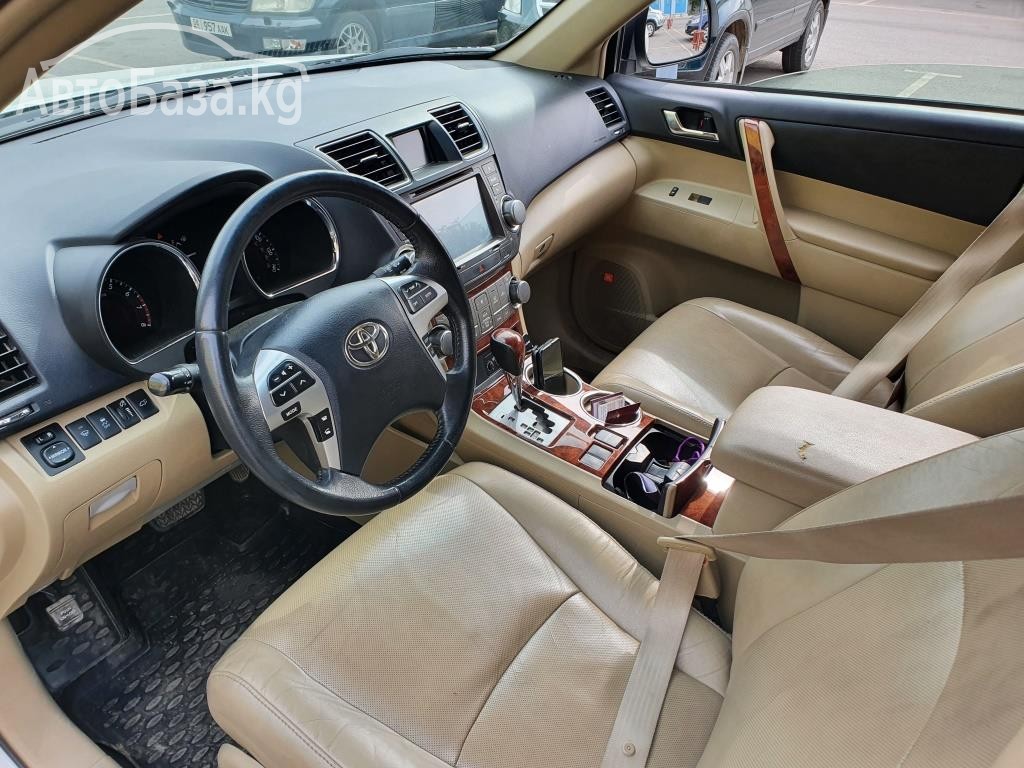 Toyota Highlander 2011 года за ~1 517 900 сом