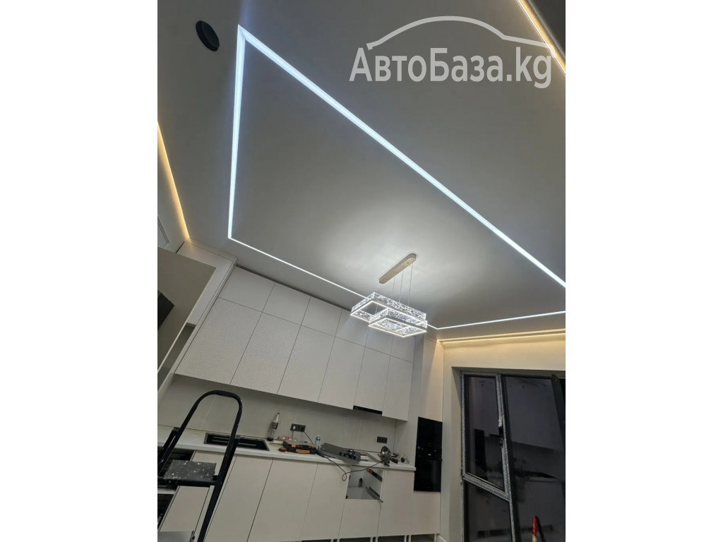 Современные натяжные потолки с встраиваемым освещением