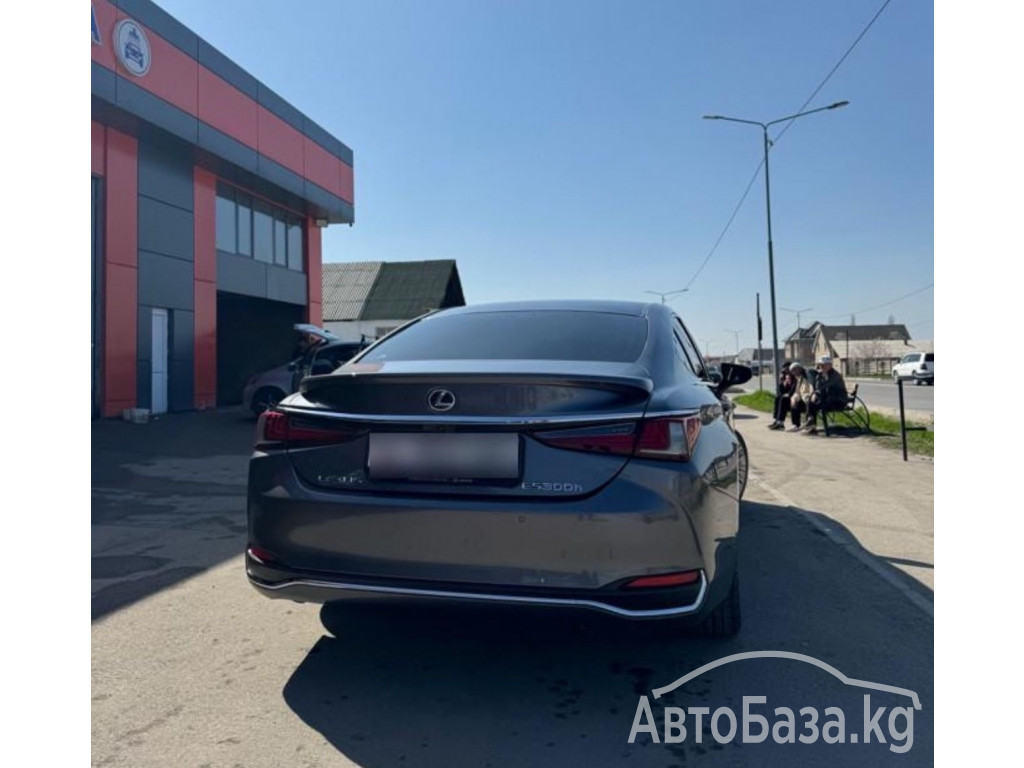 Lexus ES 2017 года за ~2 563 100 сом