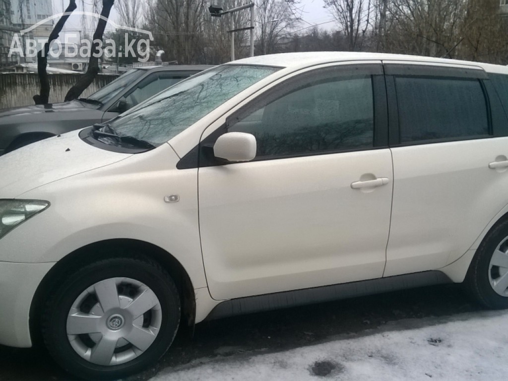 Toyota Ist 2005 года за ~362 100 сом