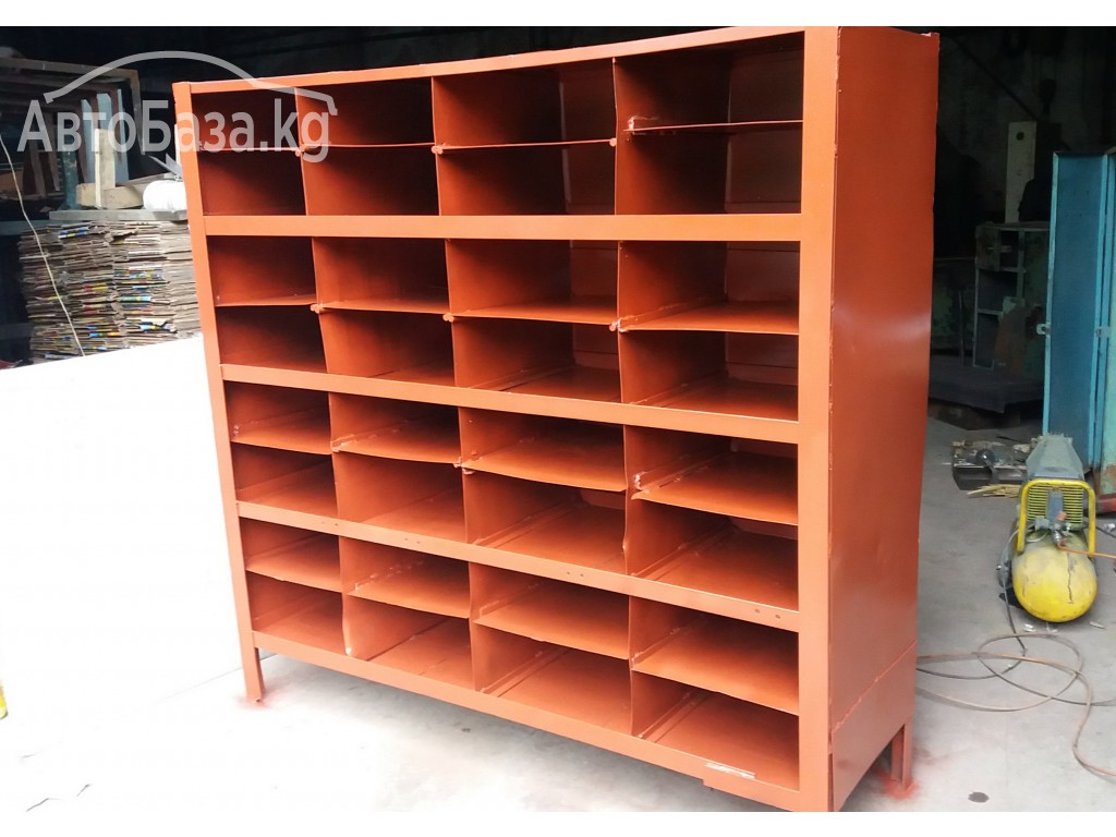 Продаю металлические стеллажи (СССР) и шкафы